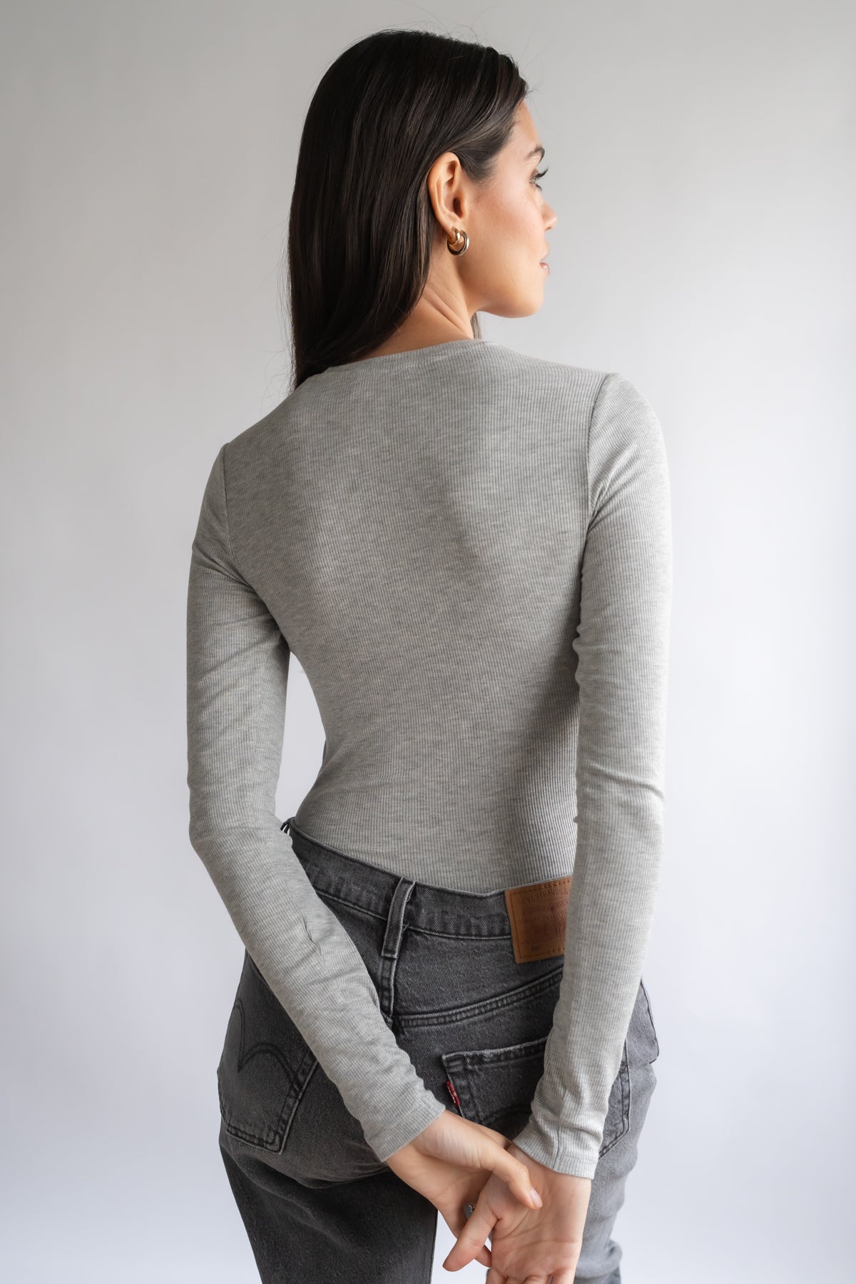 LONG SLEEVE RIBBED CREW NECK IN GREY