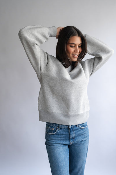 COSY CREW SWEATER IN GREY