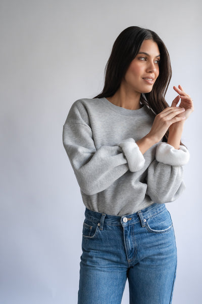 COSY CREW SWEATER IN GREY