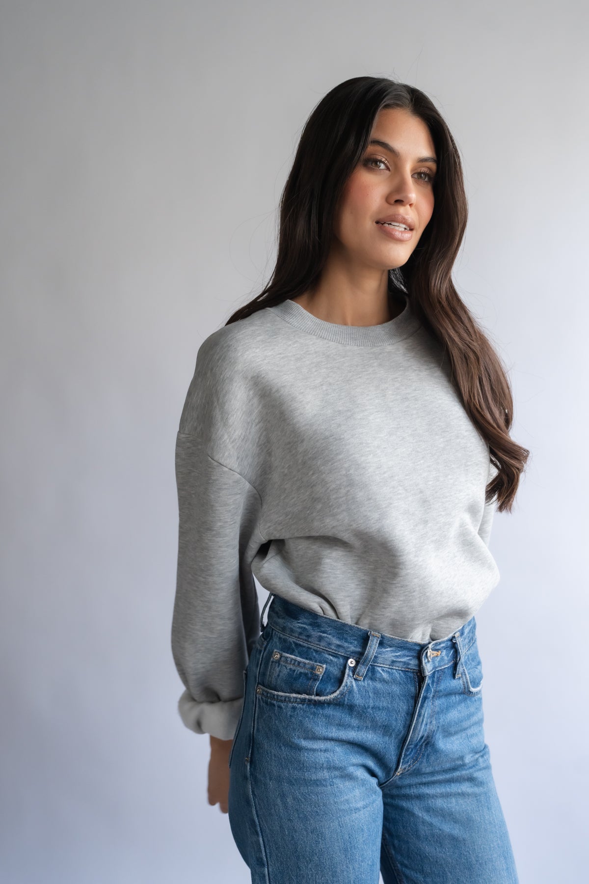 COSY CREW SWEATER IN GREY