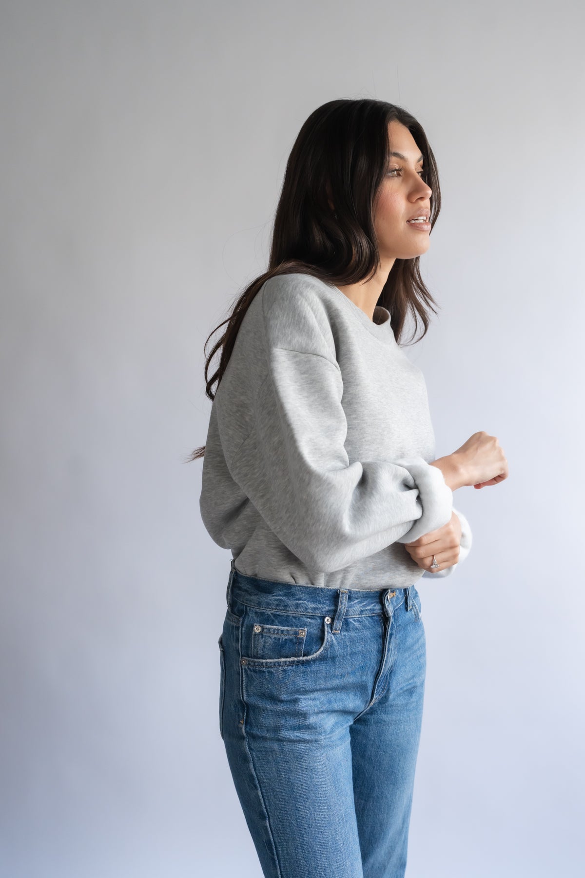 COSY CREW SWEATER IN GREY